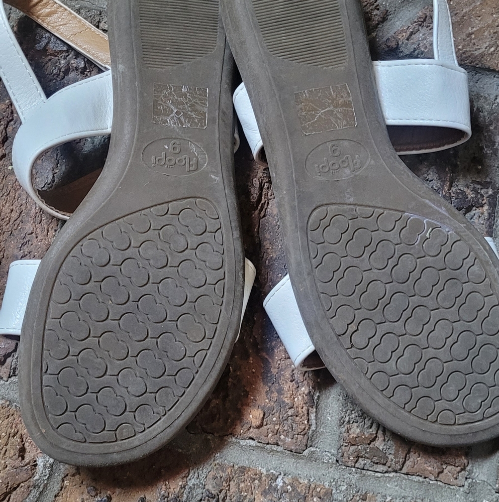 Floopi White Sandals - Picture 3 of 3